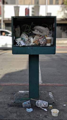 los angeles trash scattered ca 90012